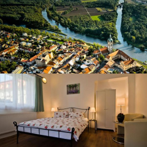 Отель Apartmány V Podzámčí  Мельник